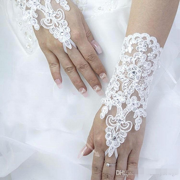 2016 cheap New Sexy fingerless gloves Wedding Bridal Gloves Accessory Beaded Lace Gloves Wedding Accessories Wrist Length Free Shipping