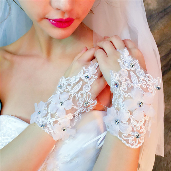 Short Bridal Gloves Bride lace hook bead embroidery beaded gloves New short wedding dress gloves wedding accessories