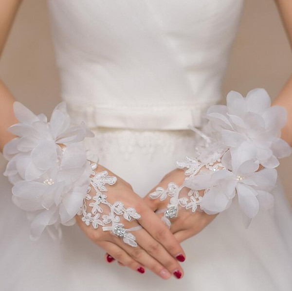 Best-selling cheapest bride wedding wedding dress accessories gloves Beautiful short-cut lace flower gloves White and red Free shipping