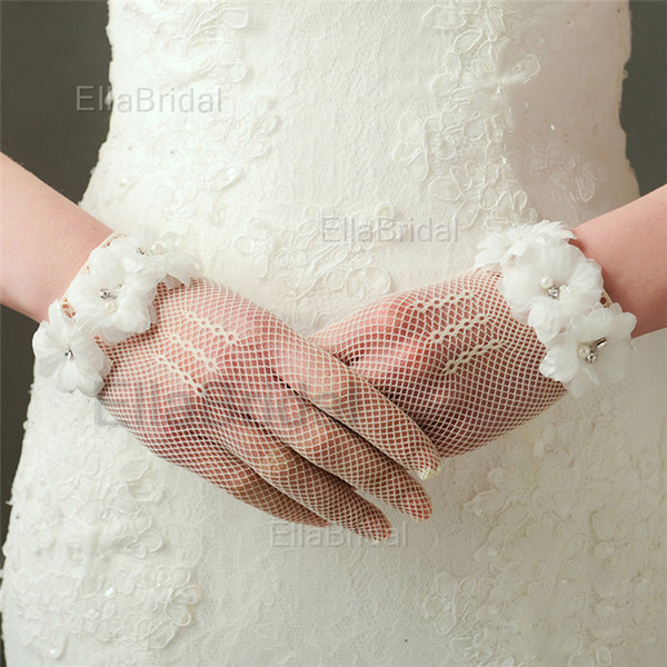 Uniqe Sexy Short Pearl Beaded Floral Lace Bridal Gloves Have Finger Wrist Length Wedding Accessories Prom Party Evening Ceremony Lace Gloves