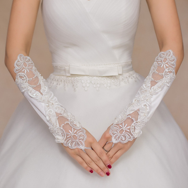 2018 Luxury Long Beading Elbow Length Bridal Gloves Appliques Lace Fingerless Wedding Gloves New Arrival Wedding Accessories