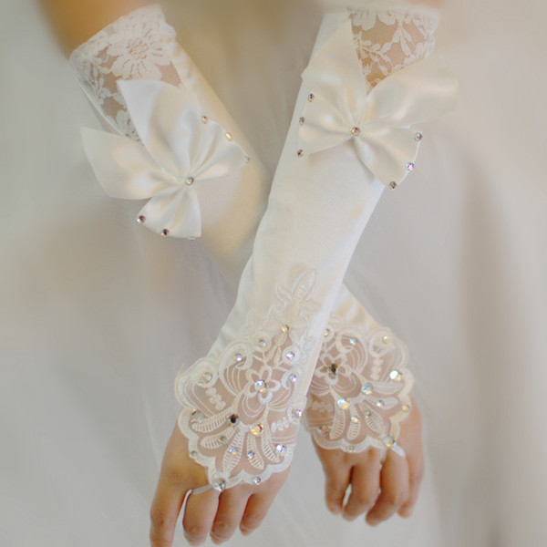Wholesale Price 4 Styles for Choice Bridal Ivory Gloves Fingerless Lace Wedding Gloves 2018 In Stock