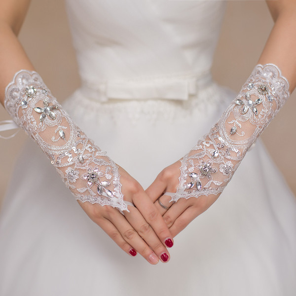 Brand New Beads Bridal Gloves with Lace Up Romantic Princess Wedding Gloves for Wedding Dress Elegant White Ivory Red Bridal Accessories