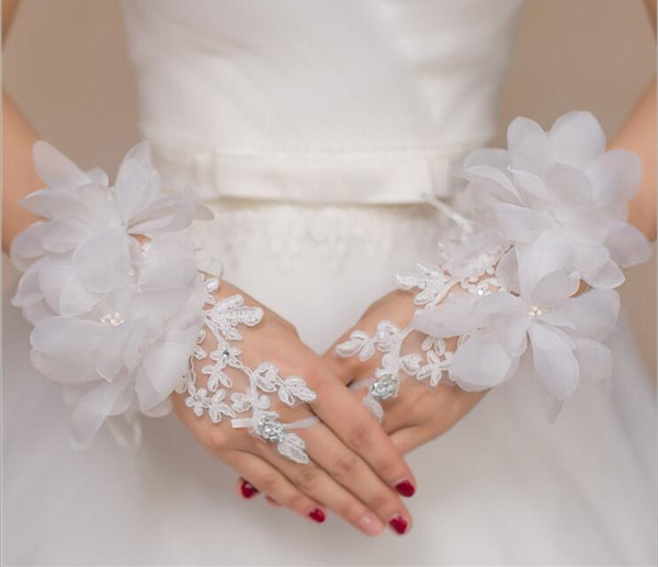 Short lace flowers Bridal Gloves Red and creamy white Wedding dress gloves accessories mitten Etiquette gloves