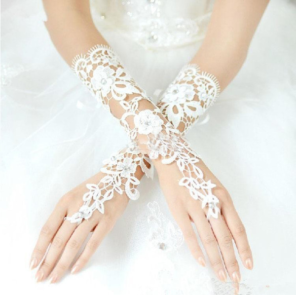 Custom Made Vintage Fingerless Bridal Gloves Fabulous Lace Diamond Flower Glove Hollow Wedding Dress Accessories