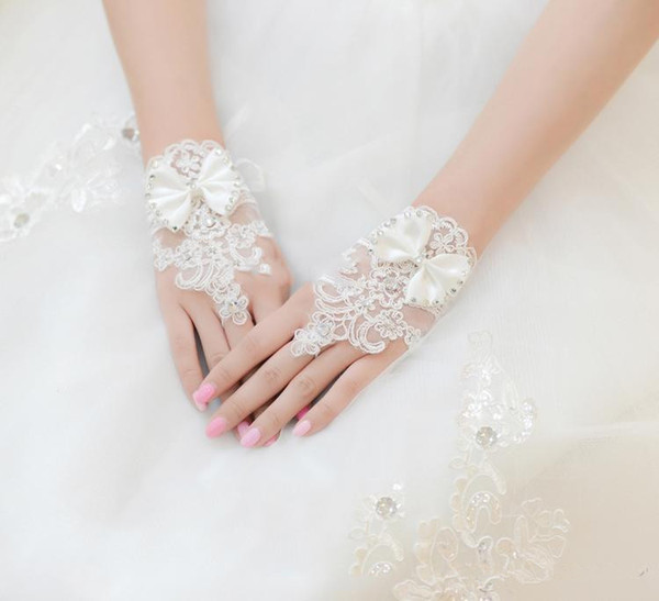Hot Sale High Quality White Fingerless Bridal Gloves Short Wrist Length Elegant Rhinestone Bridal Wedding Gloves bride glove Free Shipping
