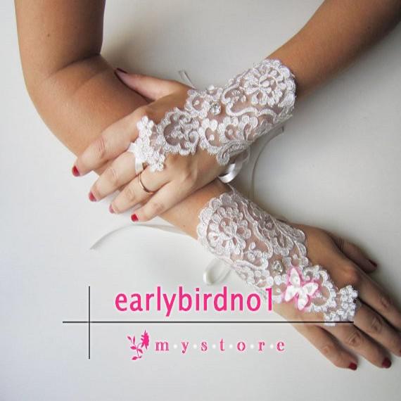 Bridal Gloves, Bridal Accessories, Ivory gloves, Unigue Bridal Gloves, Svarovski Crystal, Wedding Gloves, Ivory Lace Gloves