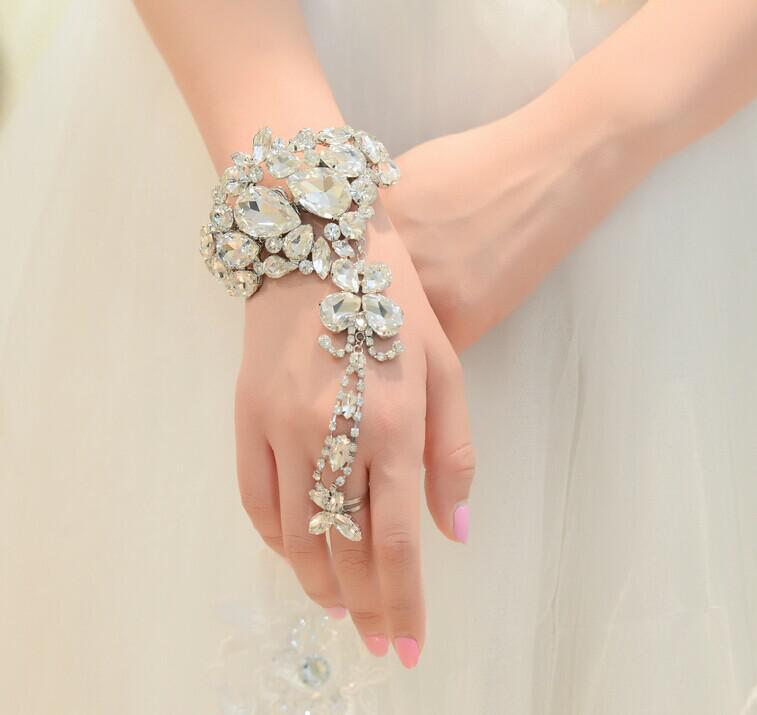 New Bride Hand Catenary Suit White Diamond Wedding Ring Back Wedding Dress Wedding Accessories Chain Bracelet Accessories
