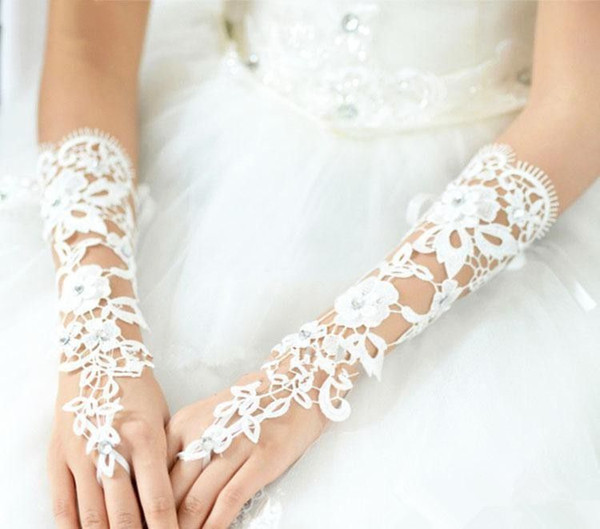 2018 Custom Made Bridal Gloves Fabulous Lace Diamond Flower Glove Hollow Wedding Dress Accessories