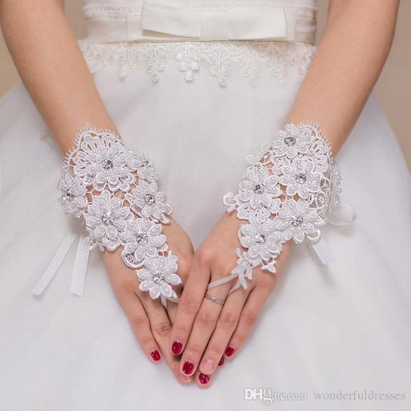 Short New Wedding Dresses Gloves Hot Selling Bridal Gloves Ivory with Lace Pearl Beads Crystals Gants Mariage Femme Real Image