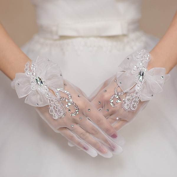 2015 White short Sparking Wedding gloves with Finger Wrist Lenth Organza Bow gloves Flower luvas de noiva Wedding Accessories Free Shipping