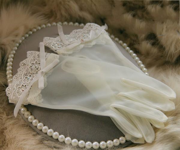 Ivory Short Tulle Lace Bridal Gloves With Bow Full Finger Elegant Bride Bridesmaid Wedding Party Glove Wrist Length Cheap Bridal Accessories
