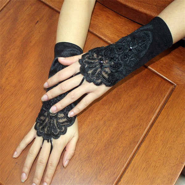 2017 New Short Wedding Gloves White/Ivory/Black Wedding Accessories Elegant Bridal Gloves with Appliqued for Wedding Dress