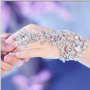 2018 Free Shipping Cheap Gloves Wedding Bridal Jewelry Crystal Rhinestone Finger Chain Ring Bracelet Gorgeous Party Event Wristband Bracelet
