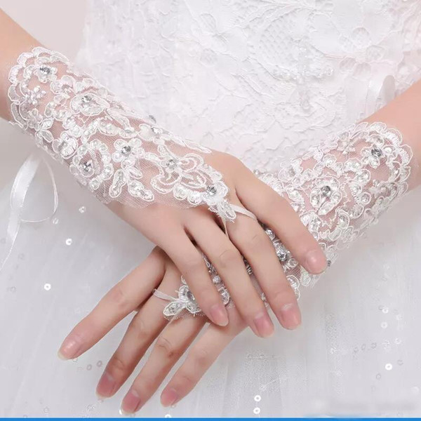 Bridal Gloves Lace Ring Finger Wrist Length Applique White Red And Ivory Three Color Bridal Accessories Free Shipping Wedding Gown