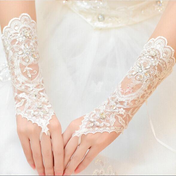 2017 New Fashion Bridal Gloves with Beads Romantic Princess Wedding Gloves for Wedding Dress Elegant White/Ivory Wedding Accessories