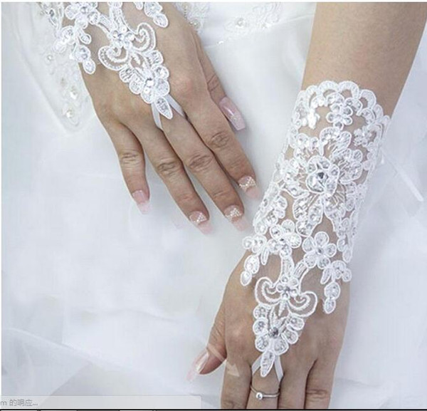 New Cheap Lace Fingerless Bridal Gloves 2016 Lace Appliques Below Elbow Length Short Bridal Gloves Bridal Accessories CPA227