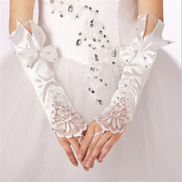 2017 New Arrival White/Ivory Bridal Gloves with Lace Appliqued Bow Fashion Wedding Glove Elegant Fingerless Wedding Accessories