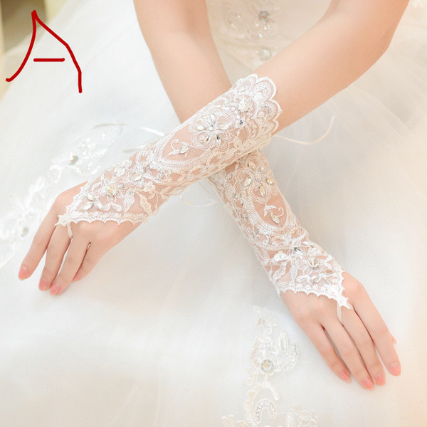 2018 Hot Sale Short Lace Bride Bridal Gloves Wedding Gloves Crystals Wedding Accessories Fingerless Lace Gloves for Brides