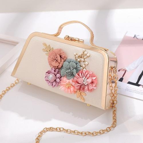 2019 Banquet bag Designer Handmade 3D flower Bead pearls handbag female bag chain Korean Eveing Messenger party package tide free shipping