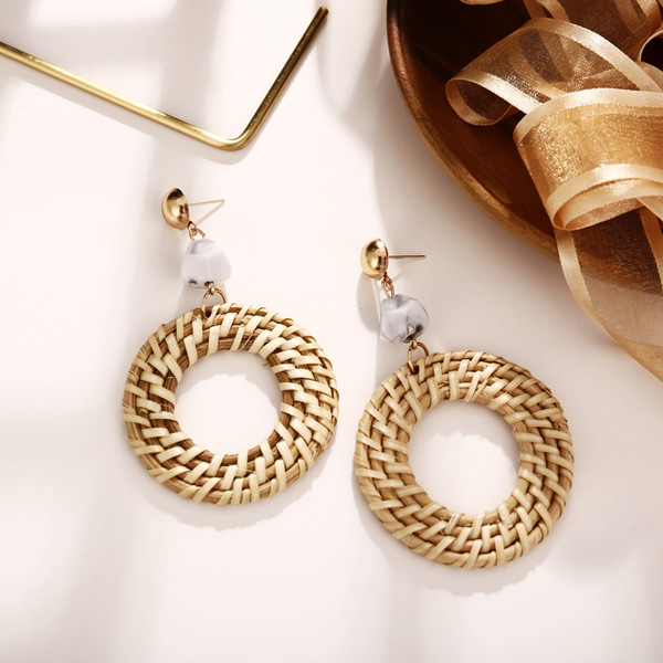 Cream-colored wooden earring drop simple but elegant style