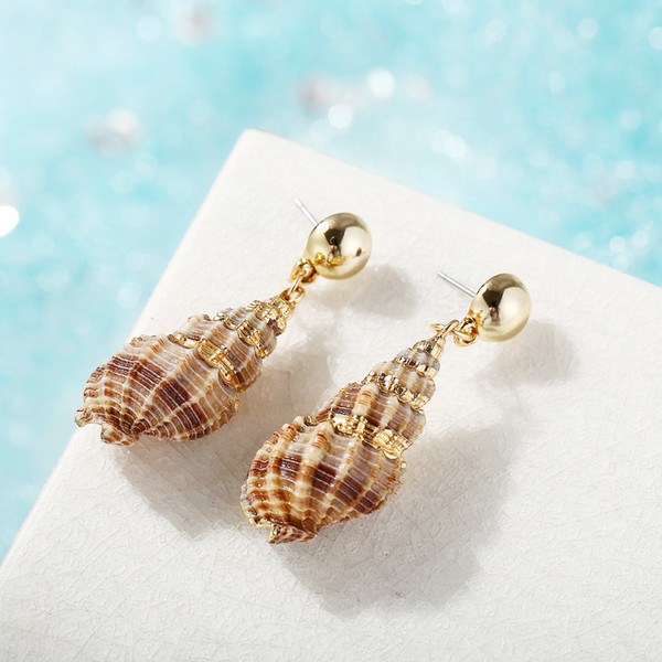 Wedding Simple gold beads embedded with gold - edged conch earrings