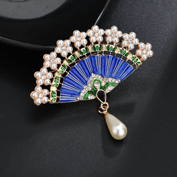 Classic Wedding Accessories Jewelry Chinese style pearl fan-shaped exaggerated pin female models anti-lighting silk scarf buckle brooch