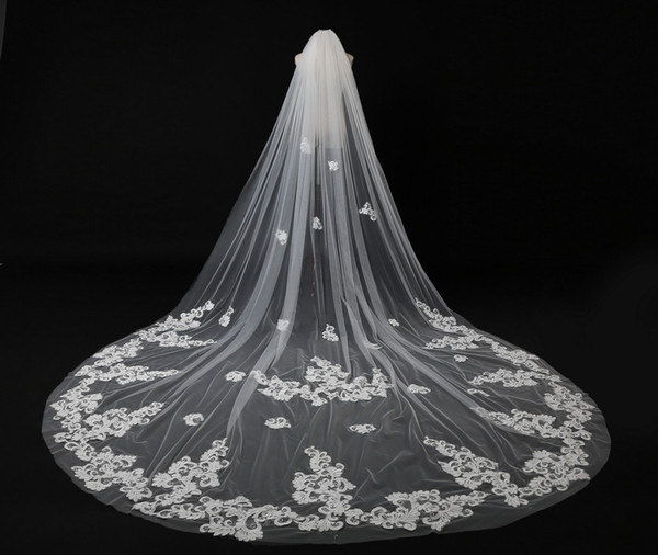 Gorgeous Long Wedding Veil 5m*3m Bridal veils Soft Tulle with Comb Applique Fast 