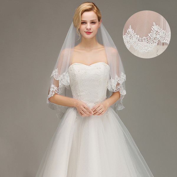 2022New In Stock Cheap Two Layers Lace Wedding Veil With Comb Short Bridal Veil White Ivory Voile Marriage Wedding Accessories CPA1445