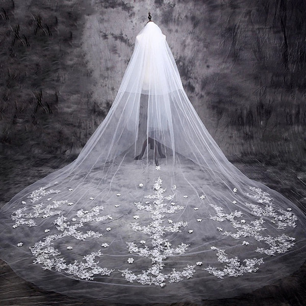 Real Picture Wedding Veils Cathedral Length Veils Lace Appliques Bridal Veils with Lace Flowers and Comb Wedding Veil