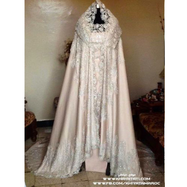 2017 New Arrival Satin and Appliques Lace Winter Wedding Cape Floor Length Sequins White Ivory Elegant Fashion Bridal Jacket