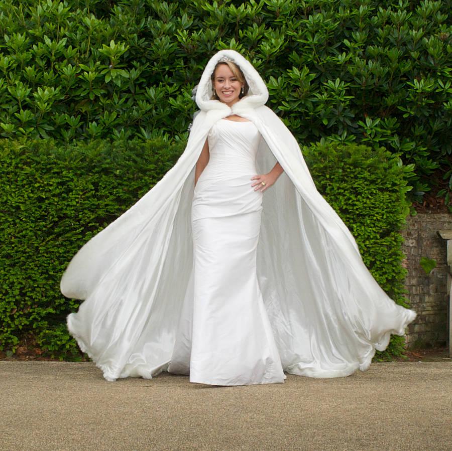 13 Colors Cheap Winter Bridal Cloak Faux Fur Wedding Wraps Jackets Hooded For Winter Weddings Bridal Cloaks Wedding Guest Gowns CPA974