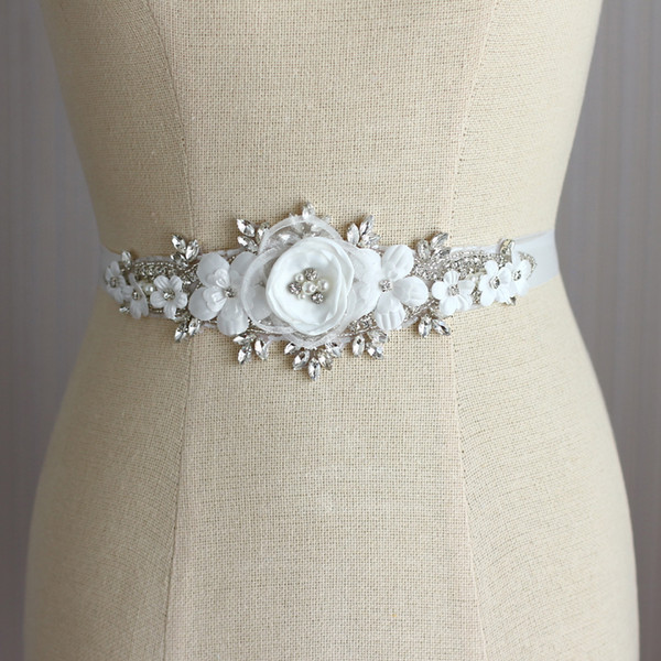 Elegant bridal wedding belt, white flowers, crystal diamonds, very luxurious ladies, wedding girdle, very with a variety of dresses.