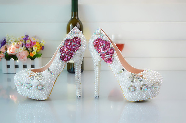 Crystal pearl heart with heart round with high-heeled shoes