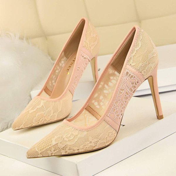 2018 New Fashion Lace Gorgeous Wedding Shoes High heel Pumps Evening Party Shoes Nigh Club Cool Shoes Hollow Lace Embroidery