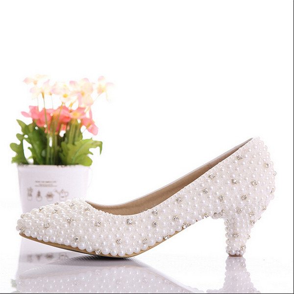 Free 2015 new beautiful white crystal low heel wedding shoes handmade pearls sweet bridal shoes Pregnant woman wedding dress shoes