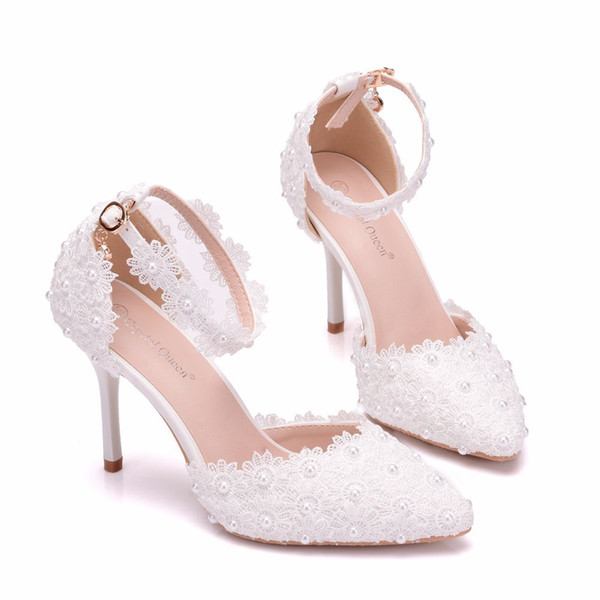 Luxury Designer Pointed Toe Bridal Wedding Shoes High Heels 9cm White Lace Pearl Ankle Straps White Evening Prom Party Women Pumps F52101