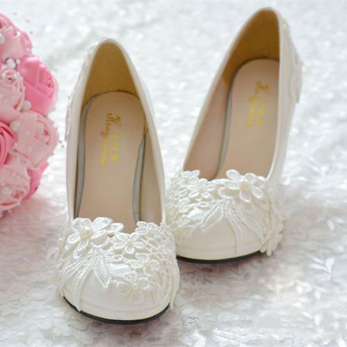 Fashion Pearls Flat Wedding Shoes For Bride 3D Floral Applique Prom High Heels Plus Size Round Toe Lace Bridal Shoes Brand Designer