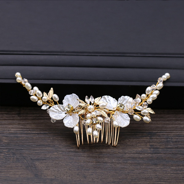 Bridal accessories, golden leaves, hair comb, head ornaments, pearl flowers, bridal gowns, accessories, accessories, and accessories.