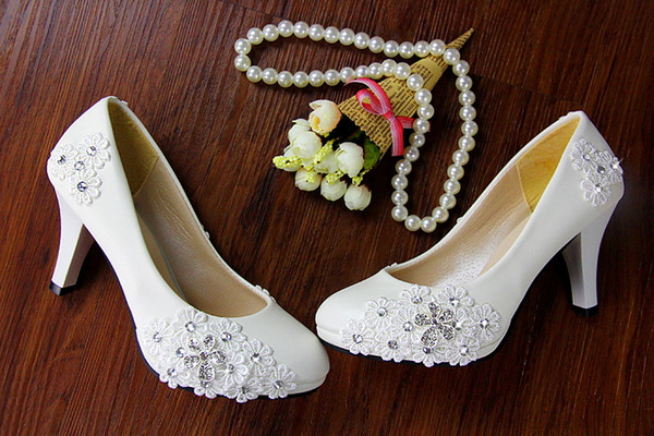 Beautiful white lace crystals shoes low heel shoes pearl bridal wedding lady women shoes