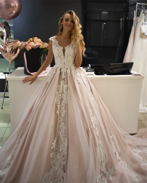 Luxury Light Champagne Lace Appliqued A-line Wedding Dresses Vintage Princess Saudi Arabic Dubai Bridal Gown With Sheer Back