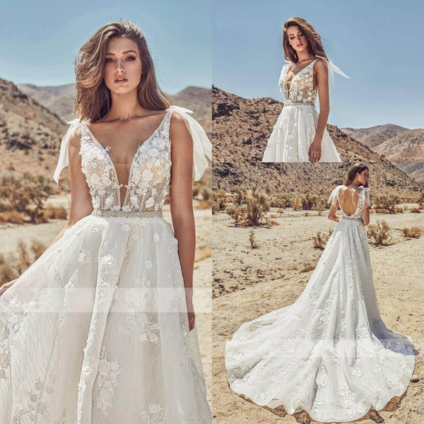 Amazing Backless 3D Lace Wedding Dresses Sexy Plunging Neck Appliqued Sleeveless Long Western Gothic Bridal Gowns Plus Size