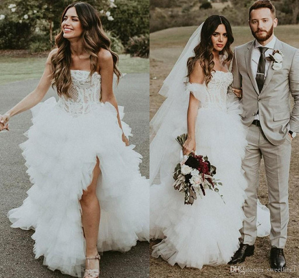 Bohemian Strapless A Line Wedding Dresses Lace Appliques Side Split Bridal Gown Ruffle Skirt robes de mariée