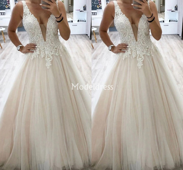 Latest Lace Wedding Dresses V-Neck Appliques A Line Sweep Train Tulle Country Style Bridal Gowns Plus Size Garden Vestidoe De Noiva Custom