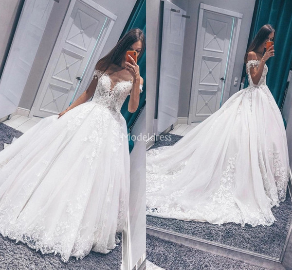 Charming Lace Wedding Dresses Off Shoulder Appliques Sweep Train Castle Church Bridal Gowns Plus Size Gorgeous Chapel Vestidoe De Noiva