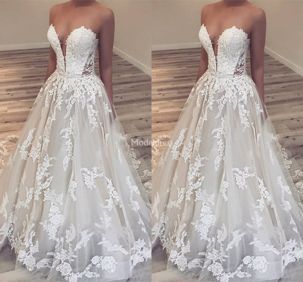 Gorgeous Lace Wedding Dresses Strapless Appliques A Line Sweep Train Sexy Country Castle Bridal Gowns Modern Chapel Church Vestidoe De Noiva