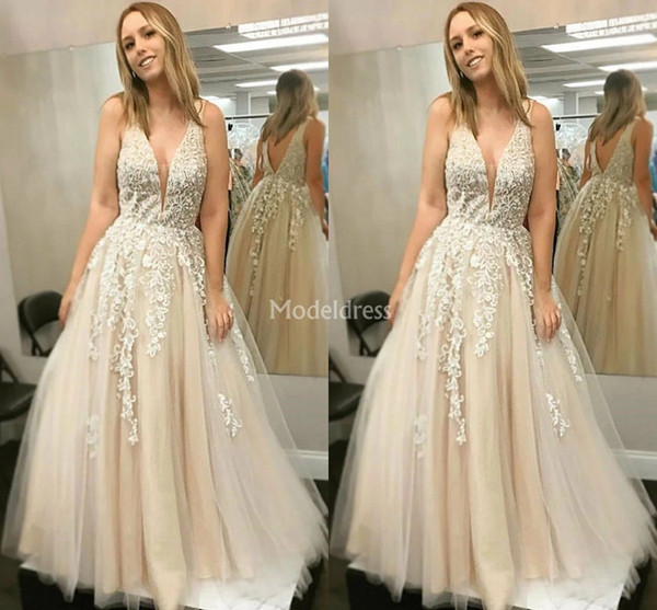 Charming Wedding Dresses V-Neck Appliques Backless A Line Sweep Train Garden Church Bridal Gowns Castle Chapel Vestidoe De Noiva Custom