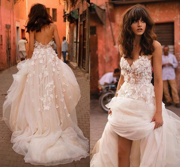 Gorgeous Backless Flowers Wedding Dresses Halter Appliques Open Back A Line Summer Boho Beach Illusion Bodice Bridal Gowns Customized