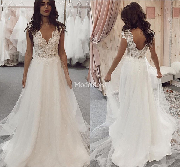 Bohemian Lace Wedding Dresses V-Neck Backless Sweep Train Simple Garden Beach Bridal Gowns Plus Size Country Style Church Wedding Gowns