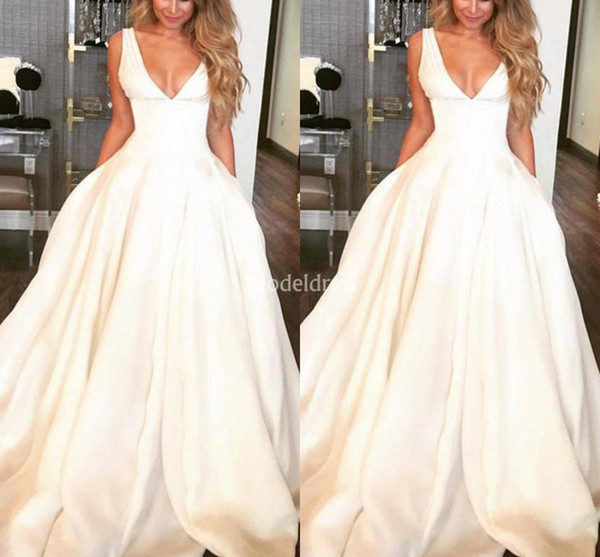 Stylish Wedding Dresses V-Neck A Line Sweep Train Pockets Plus Size Country Style Garden Vestidoe De Noiva Simple Castle Church Bridal Gowns